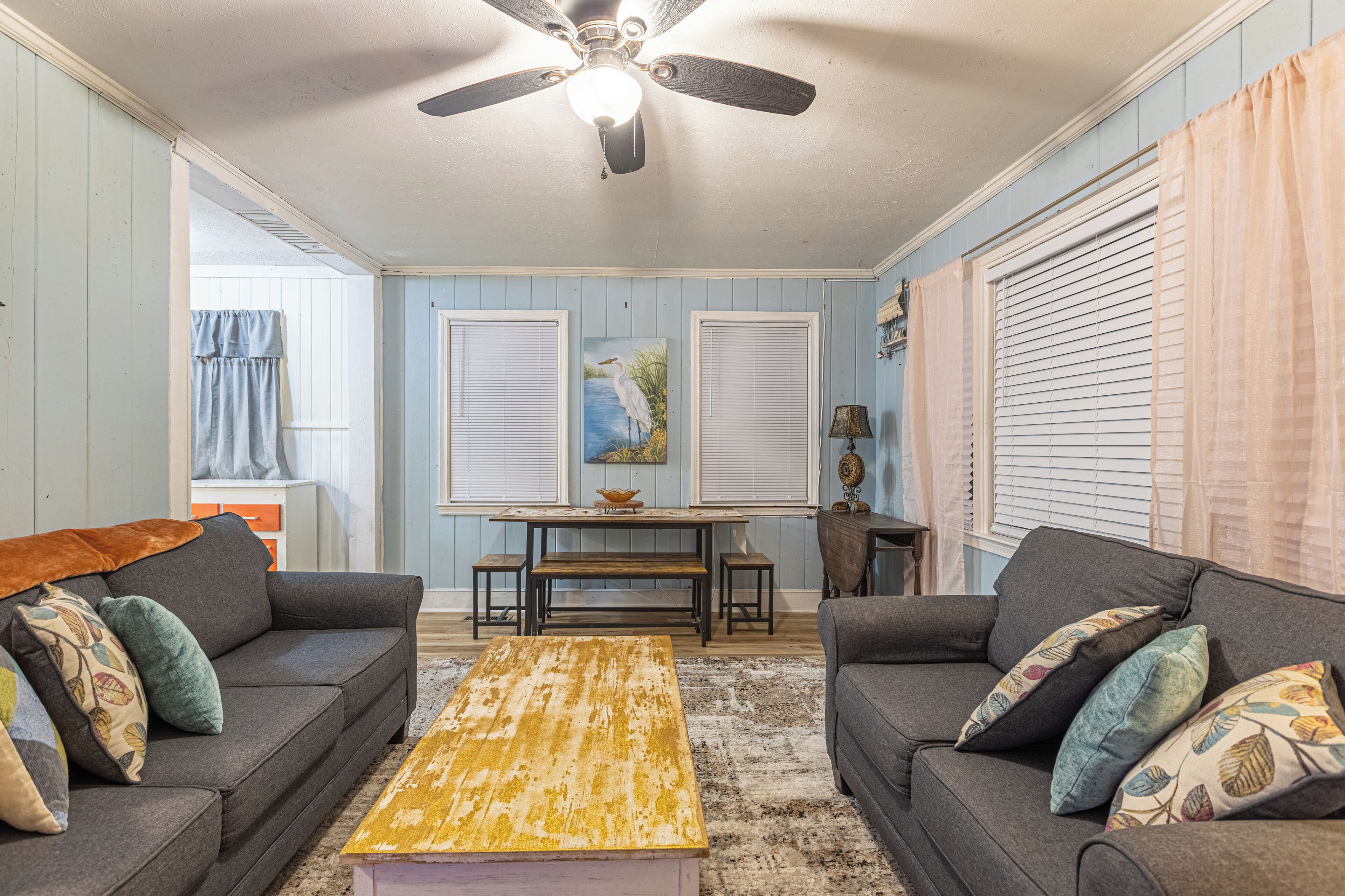 Smart TV, fireplace, stereo