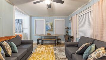 Smart TV, fireplace, stereo