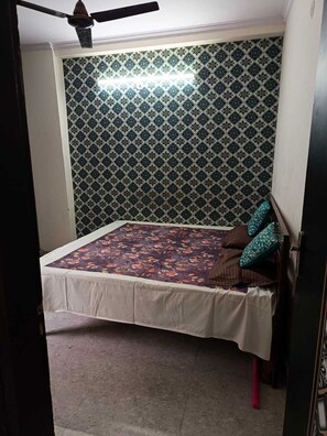 3 chambres, fer et planche à repasser, Wi-Fi, draps fournis