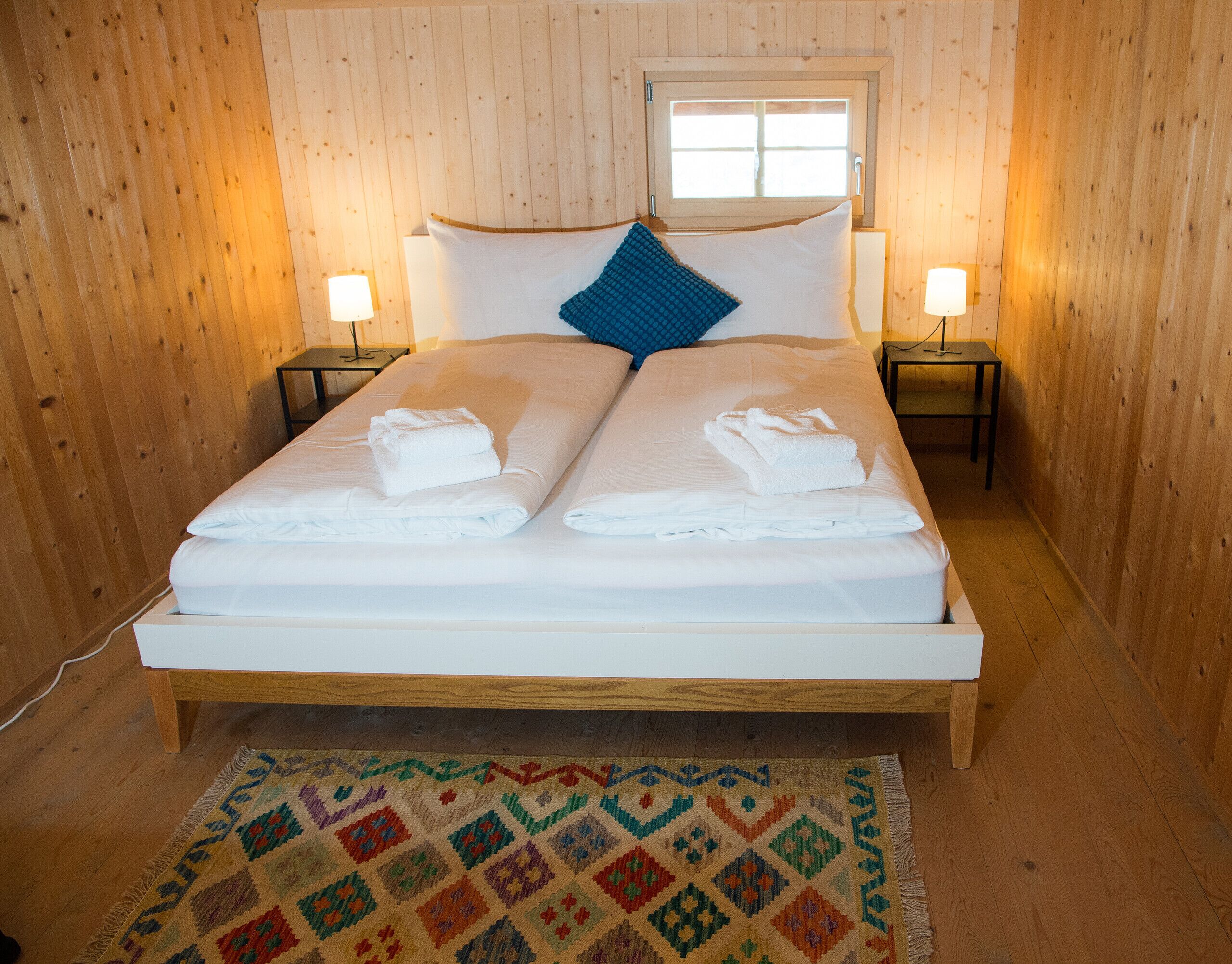 4 bedrooms, bed sheets