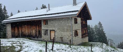 المنشأة من الخارج