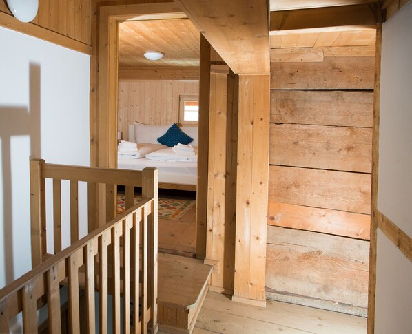 4 bedrooms, bed sheets