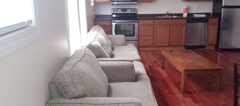 comfy cozy roomy with free parking