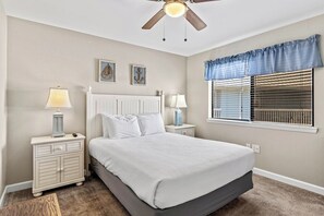 2 slaapkamers, een strijkplank/strijkijzer, gratis wifi, beddengoed