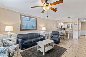 Smart TV - Steps from the Beach! Loads of Amenities! (Panama City Beach)
