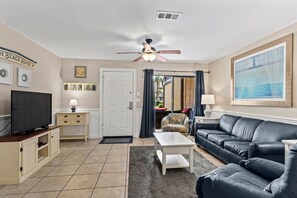 Smart TV - Steps from the Beach! Loads of Amenities! (Panama City Beach)