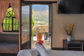 Suite Junior, balkon | Selimut bulu angsa, brankas, dan Wi-Fi gratis