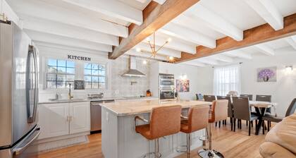 Villa Mariana Blackberry River. Luxury, pool, comfort, peaceful nature, updated