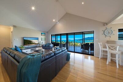 Nautilus on Nara - Spacious Airlie Beach Holiday Home with Ocean Views + Private Pool