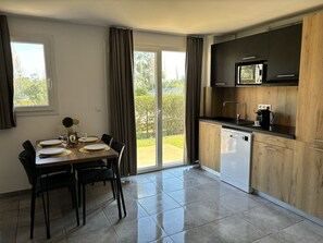 Fridge, microwave, coffee/tea maker, electric kettle