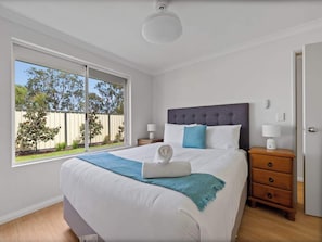 4 bedrooms, iron/ironing board, WiFi, bed sheets