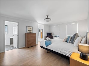 4 habitaciones, tabla de planchar con plancha, wifi y ropa de cama 