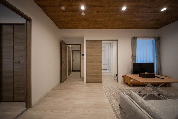 Apartment | Private kitchen | Microwave, stovetop, rice cooker, cookware/dishes/utensils