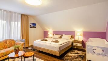 5 makuuhuonetta, silitysrauta/-lauta, ilmainen Wi-Fi, vuodevaatteet