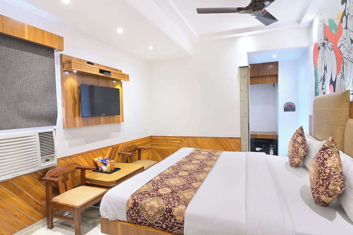 1 bedroom, hypo-allergenic bedding, desk, free WiFi