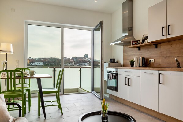 Fridge, oven, stovetop, dishwasher - Studio Apartment 'Mina' with Balcony and Wi-Fi (Geratskirchen)