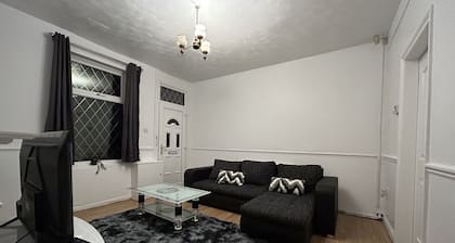 Comfortable, spacious Two bedroom house close to Etihad Stadium