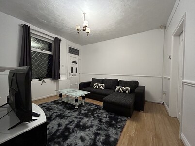 Comfortable, spacious Two bedroom house close to Etihad Stadium