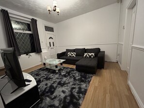 Smart TV - Comfortable, spacious Two bedroom house close to Etihad Stadium (Ashton-under-Lyne)
