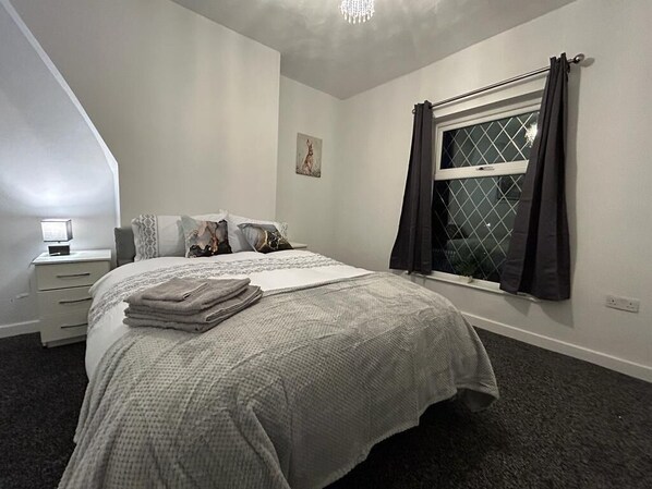 2 bedrooms, iron/ironing board, free WiFi, bed sheets