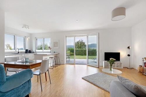 Ferienwohnung 'Auszeit am Wiehengebirge' mit Bergblick, privater Terrasse und WLAN
