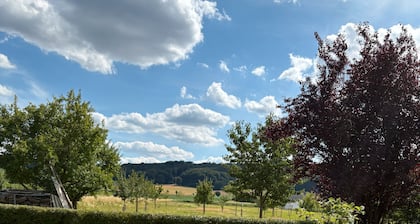 Ferienwohnung 'Auszeit am Wiehengebirge' mit Bergblick, privater Terrasse und WLAN
