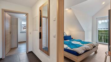 2 bedrooms, iron/ironing board, free WiFi, bed sheets