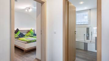 2 bedrooms, desk, iron/ironing board, free WiFi