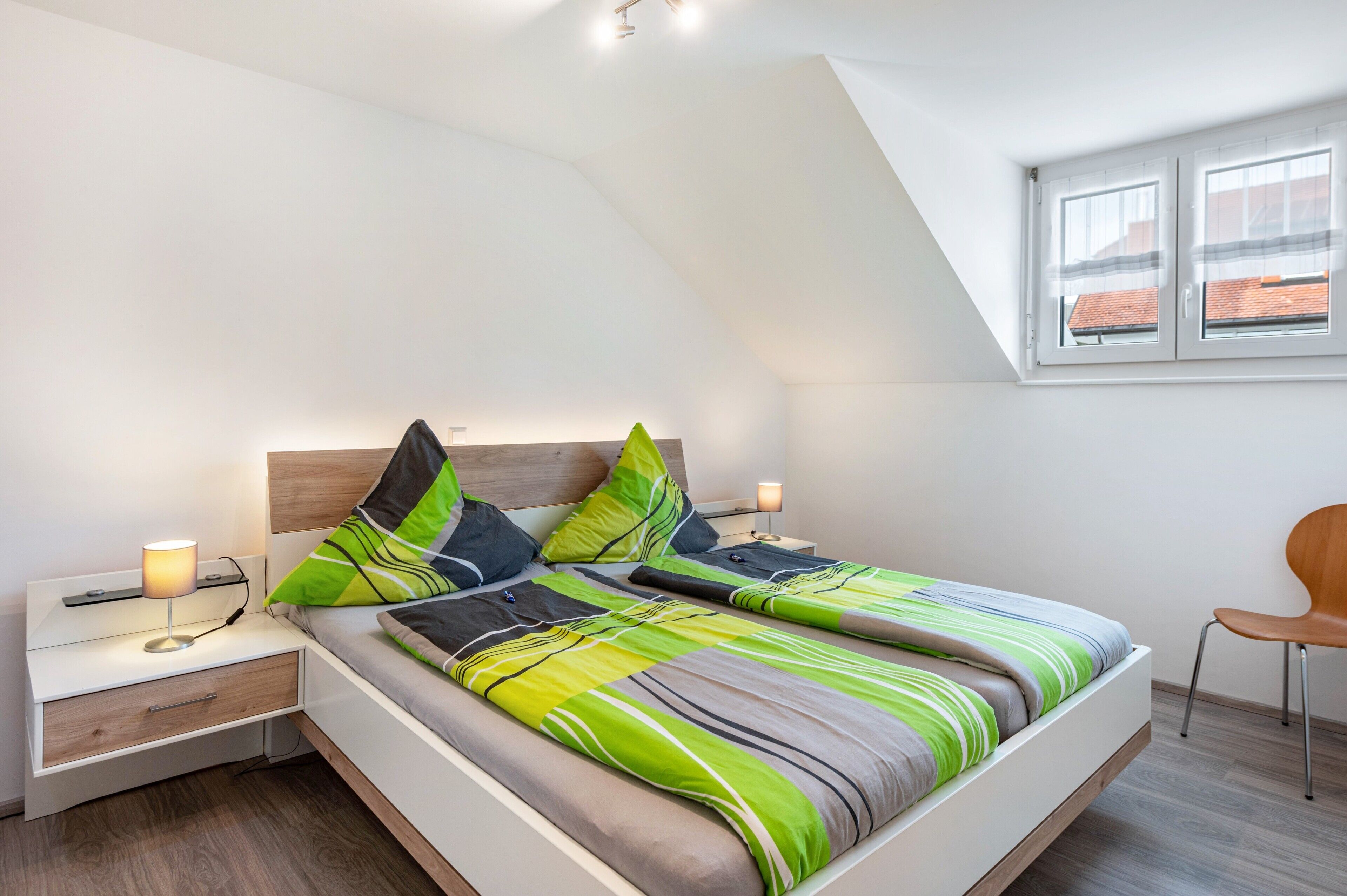 2 室のベッドルーム、デスク、アイロン / アイロン台、WiFi (無料)