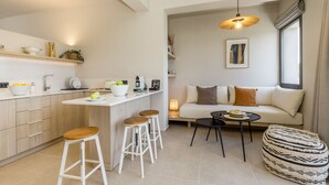 Suite, Sea View | Living room - Topos Suites (Kefalonia)