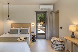 1 bedroom, premium bedding, memory foam beds, in-room safe - Topos Suites (Kefalonia)