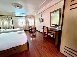 Deluxe Triple Room | Desk, laptop workspace, soundproofing, free WiFi - Taleju Grand Hotel (Bhaktapur)