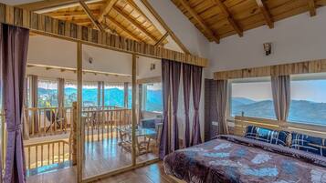 Presidential Suite with Kitchen 360 Degree View | Living area