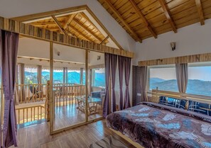 Presidential Suite with Kitchen 360 Degree View | Living area - The Tahoma Stays (Dhari)