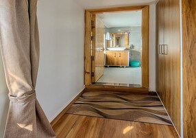 Presidential Suite with Kitchen 360 Degree View | Baño | Artículos de higiene personal gratuitos y albornoces