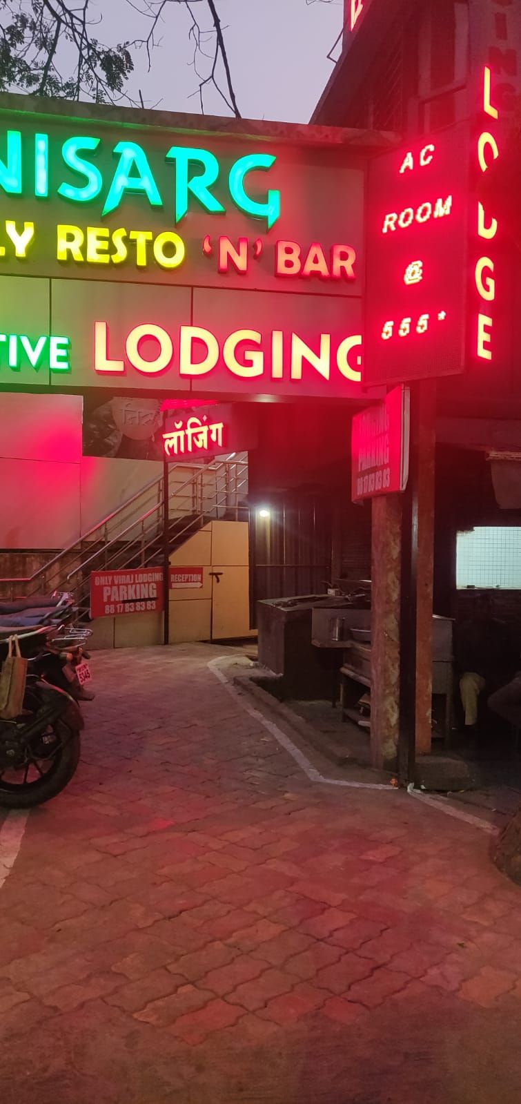 Depan hartanah - siang/malam