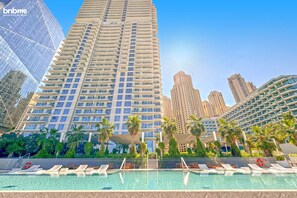 Outdoor pool - bnbme | La Vie | 1 BDR (Dubai)