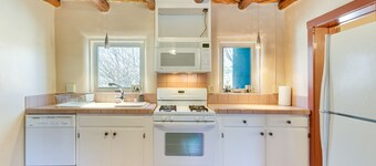 Near Hiking & Skiing: Mora Cottage w/ Mtn Views