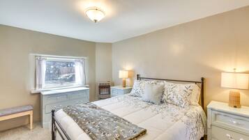 2 bedrooms, iron/ironing board, internet, bed sheets