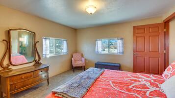 1 bedroom, desk, Internet, bed sheets
