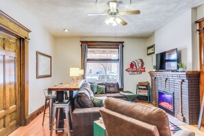 TV, fireplace, DVD player, books