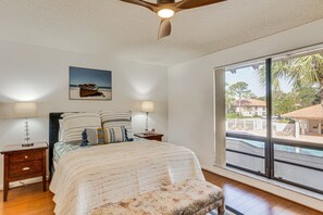 2 bedrooms, iron/ironing board, travel cot, Internet - Condo in PGA National Resort w/ Pool & Spa! (Palm Beach Gardens)