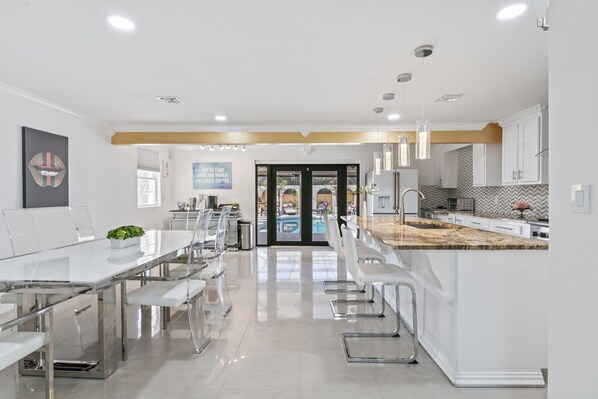 Dining - Glamor Manor Ssarasota- 5bedroom Heated Pool, Golf (sarasota)