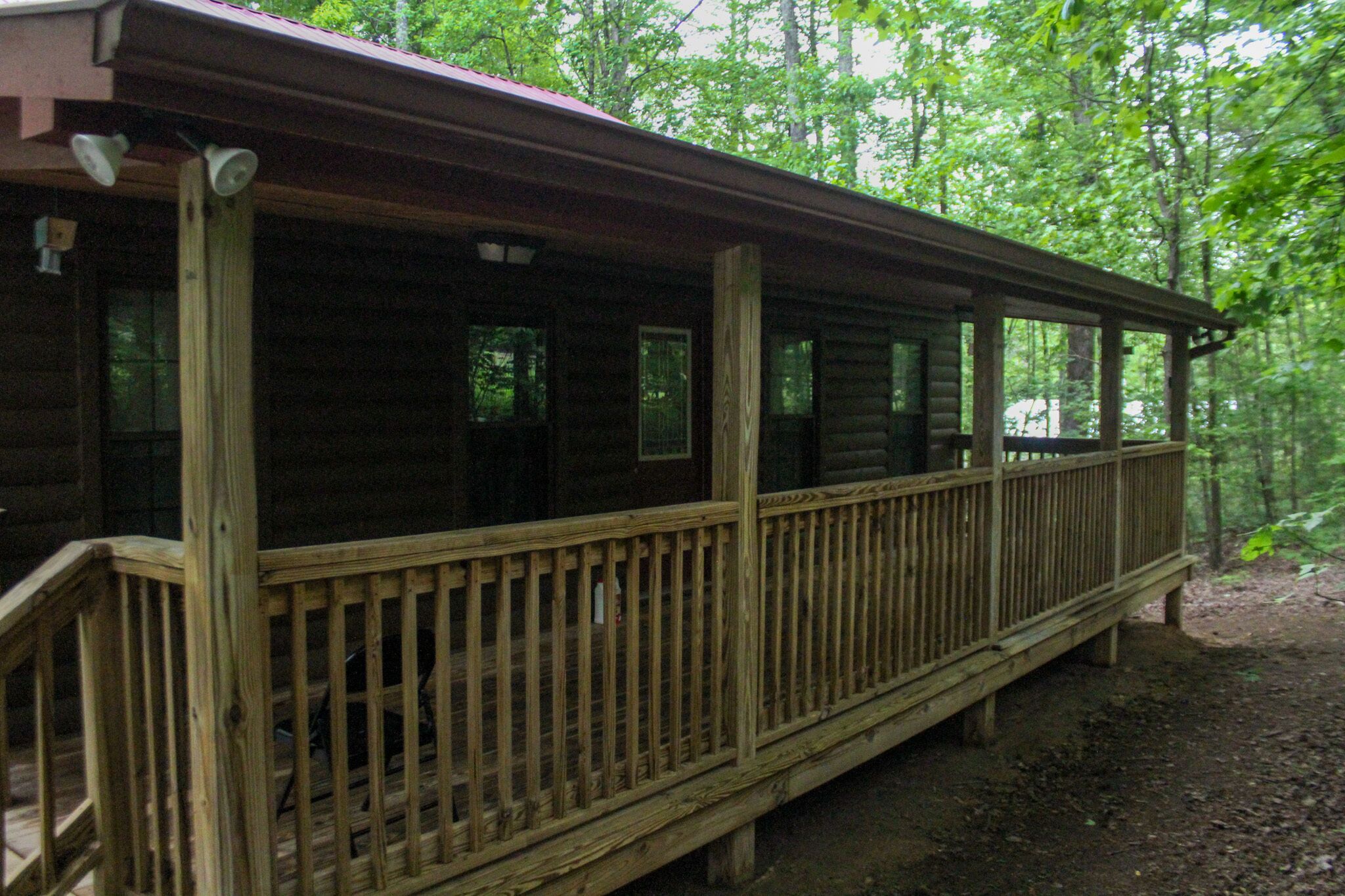 cozy 2 bedroom log cabin located between Helen and Cleveland
