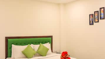 Quarto casal luxo, 1 cama Queen | Wi-Fi de cortesia, roupa de cama