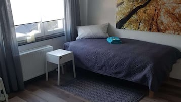 2 Schlafzimmer, Schreibtisch, Bügeleisen/Bügelbrett, WLAN