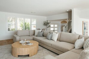 TV, fireplace, stereo - MainSail by Coast Hosting (Saint Huberts Island)