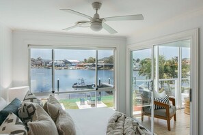 Interior - MainSail by Coast Hosting (Saint Huberts Island)