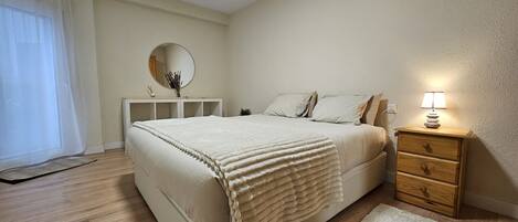 3 makuuhuonetta, silitysrauta/-lauta, ilmainen Wi-Fi, vuodevaatteet