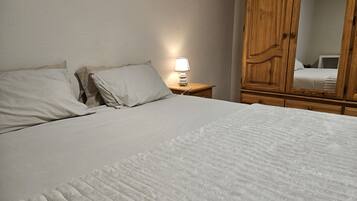 3 chambres, fer et planche Ă  repasser, Wi-Fi gratuit, draps fournis